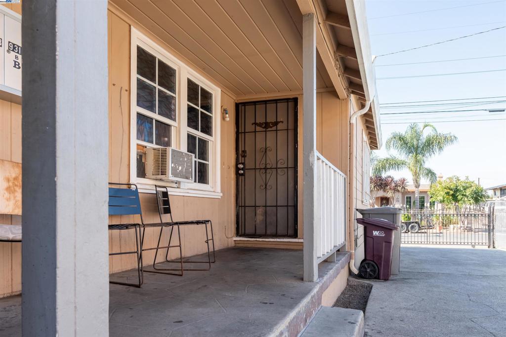 EAST OAKLAND - Residential Income