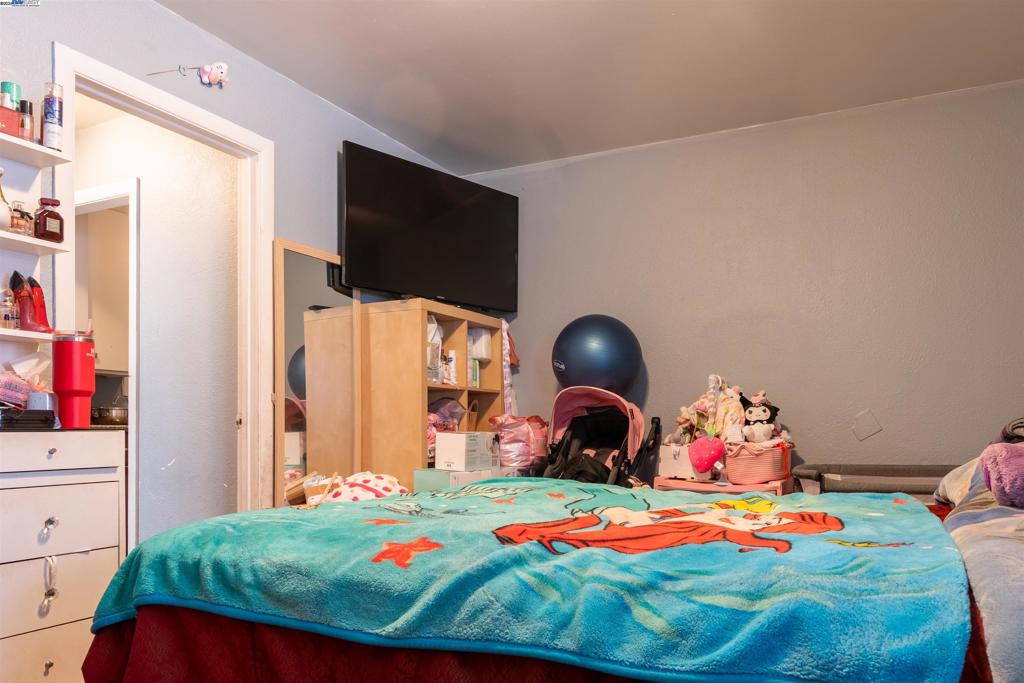 EAST OAKLAND - Residential Income