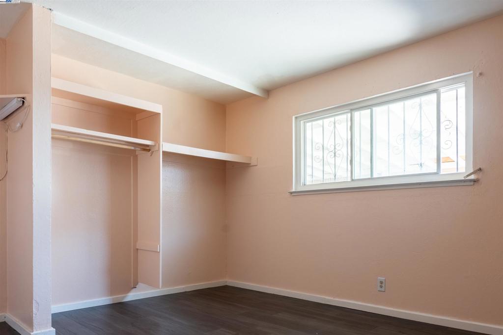 EAST OAKLAND - Residential Income