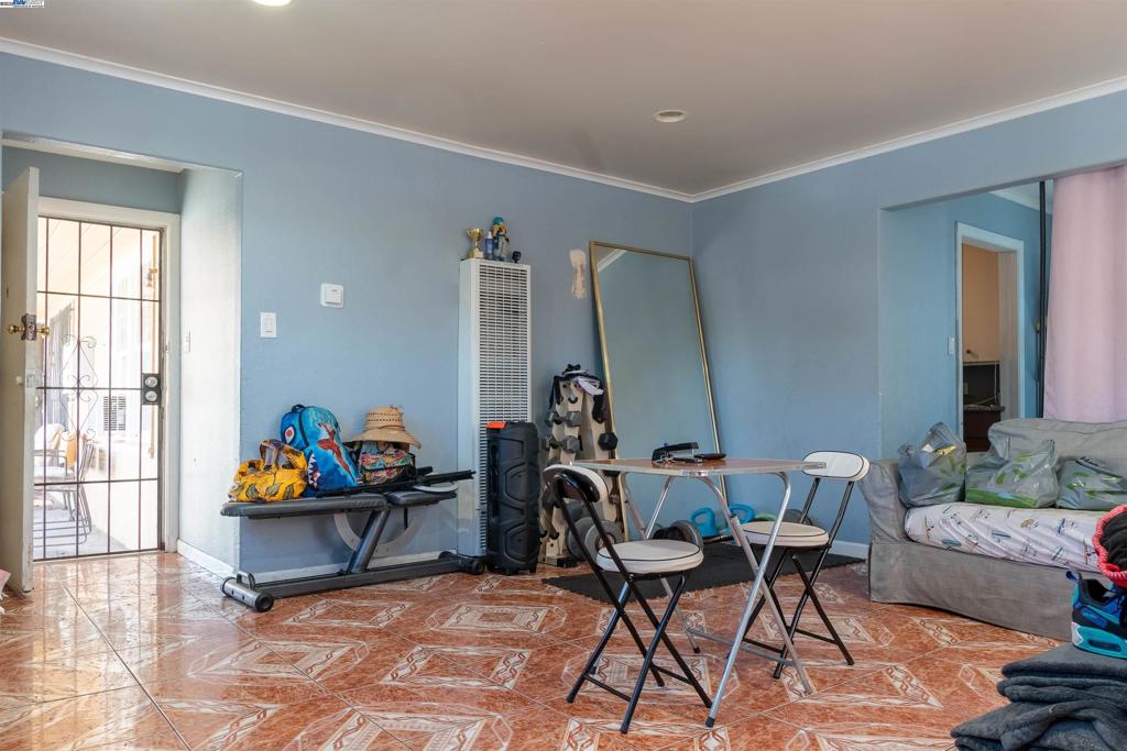 EAST OAKLAND - Residential Income