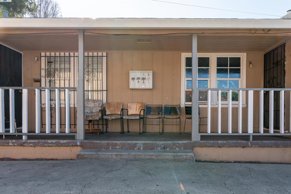 EAST OAKLAND - Residential Income