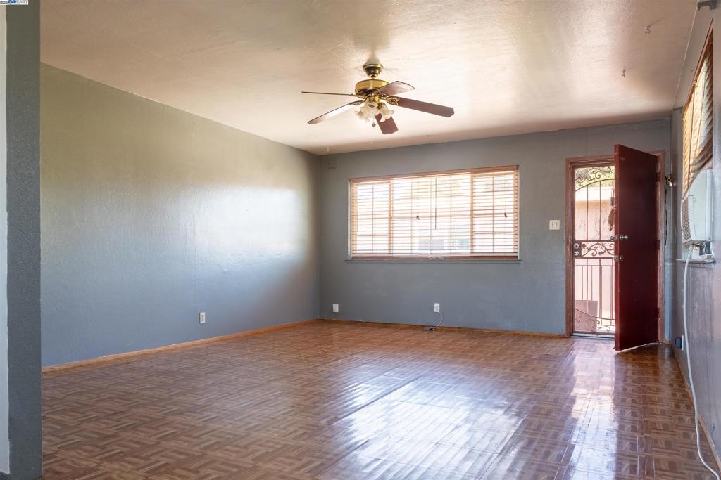 EAST OAKLAND - Residential Income
