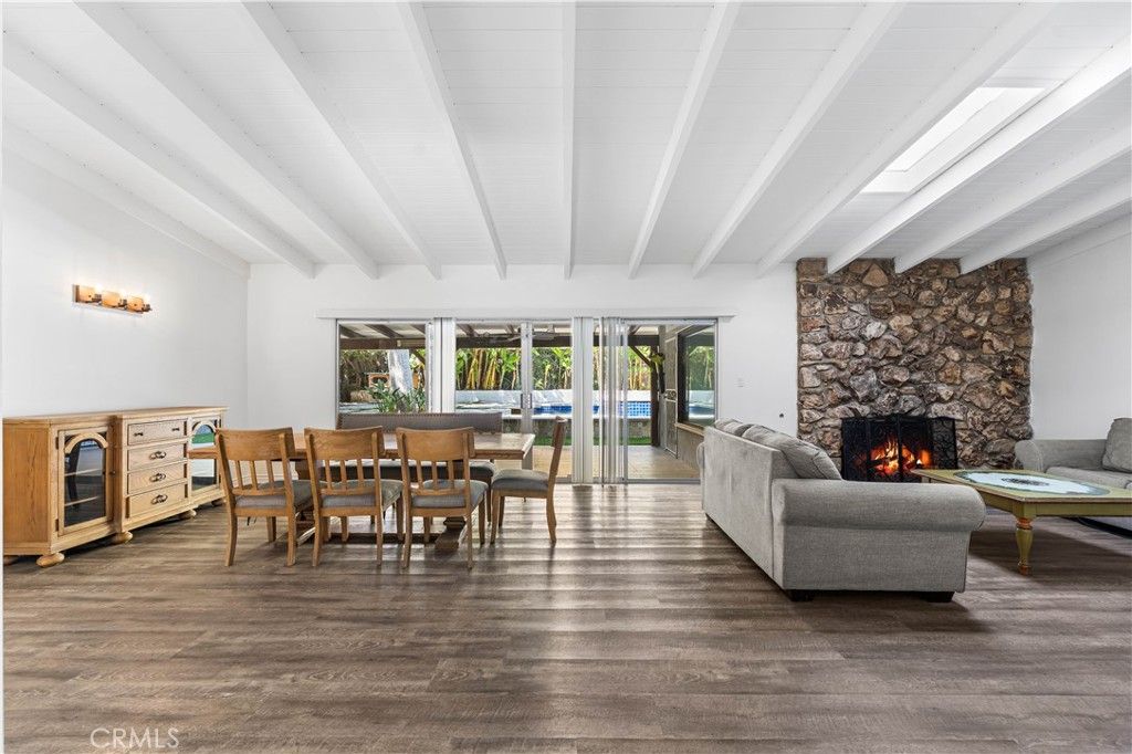 Photo of 23151 Bigler Street, Woodland Hills, CA 91364 (MLS # GD25217995)