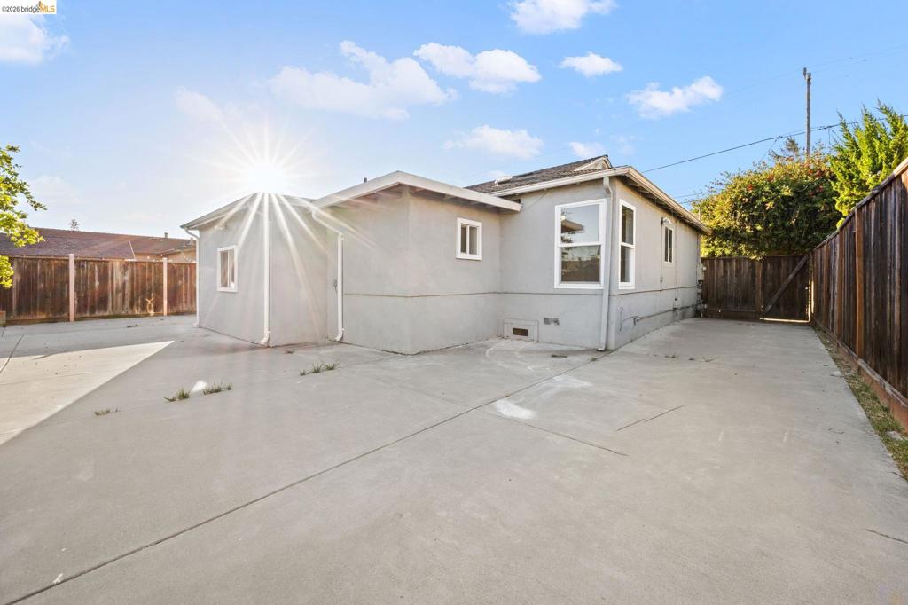 2240 Lessley Ave