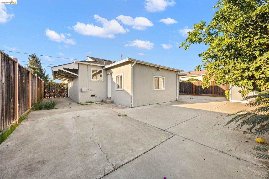 2240 Lessley Ave