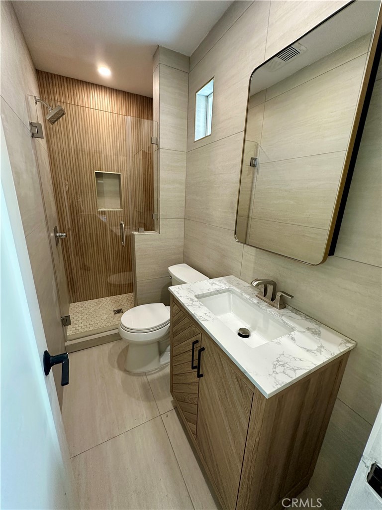 933 1/2 Bayview Drive