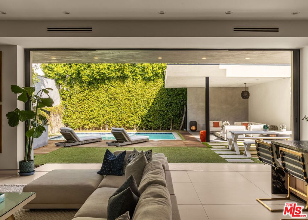 Photo of 6509 Colgate Avenue, Los Angeles, CA 90048 (MLS # 25602687)