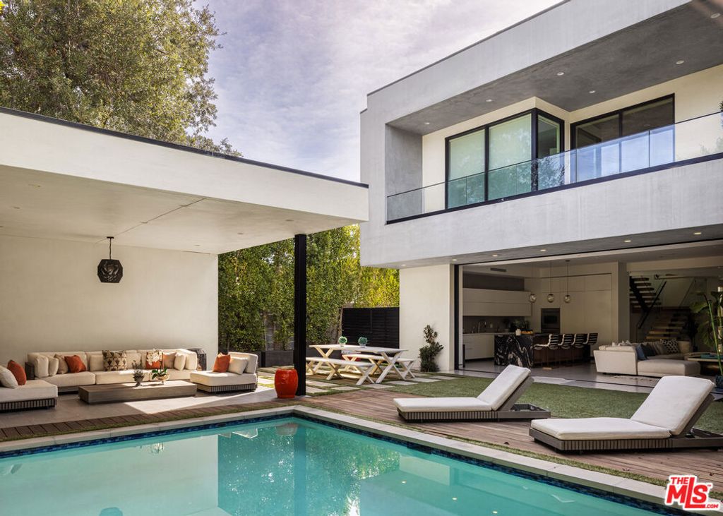 Photo of 6509 Colgate Avenue, Los Angeles, CA 90048 (MLS # 25602687)