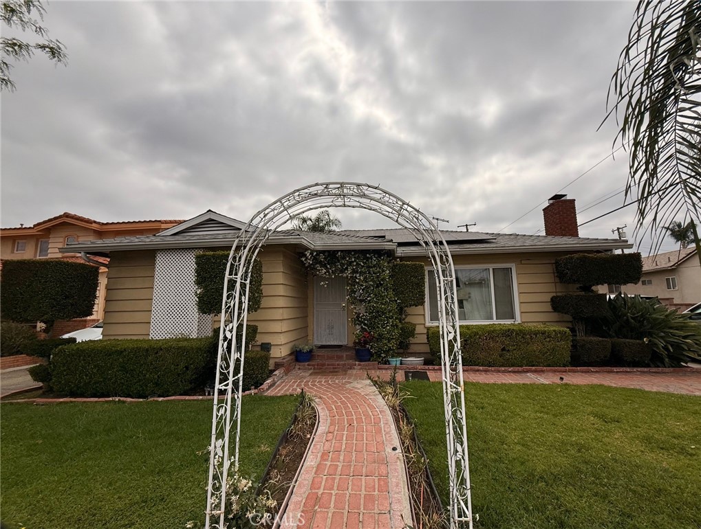 Enjoy the comfort, privacy, and independence of living in a home rather than an apartment. This front house offers 2 bedrooms, 1 bath, and approximately 1,000 sq ft of living space in a desirable West Covina neighborhood. With only one common wall, two private entrances, and your own parking, it truly feels like single-family living. Conveniently located near schools, shopping, and freeway access.
• All utilities included: gas, electricity, water, and trash
• Climate control with mini split and window units for AC & heat
• Gas fireplace for additional warmth
• Shared pool access (reservation required to avoid overlap)
• Two parking spaces directly in front of the house
• Potential storage space available in a locked garage with temporary code access
• Pet policy: up to two cats allowed, no dogs
• Good credit, verified employment, and references required