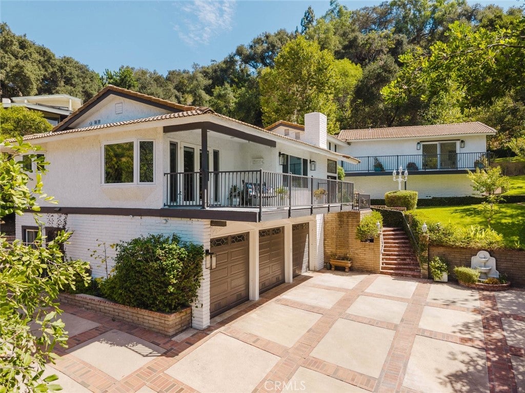 142 Crescent Glen Drive