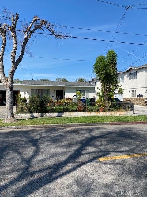 Photo of 6921 Vinevale Ave, Bell, CA 90201 (MLS # DW26080781)