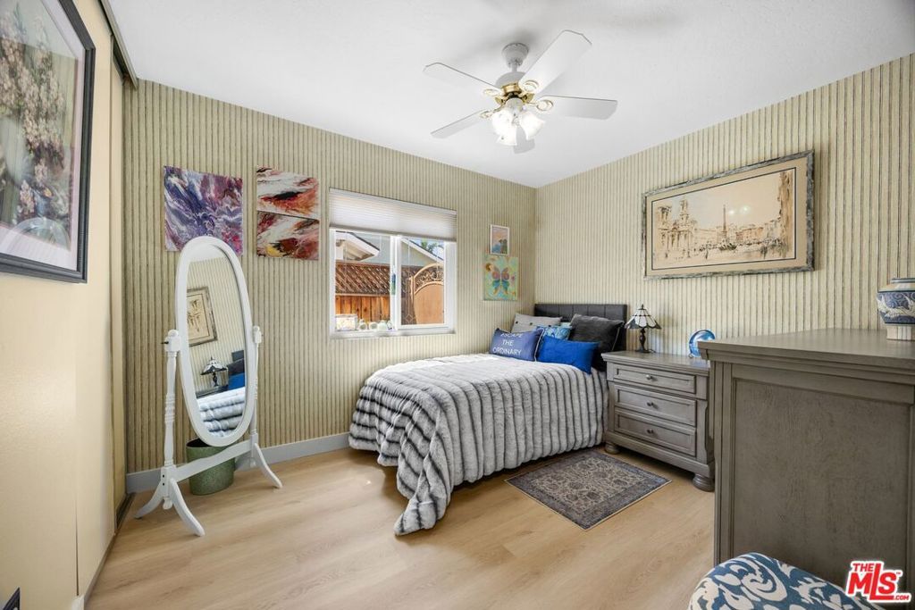 listing image 130721707990304399805