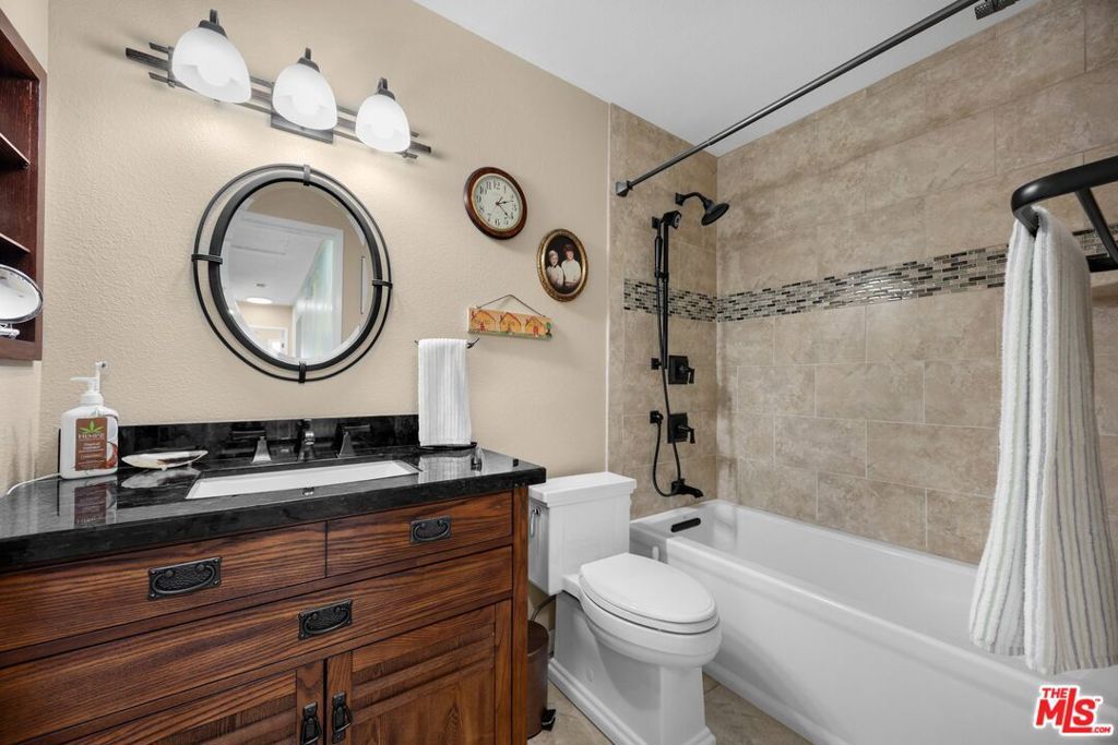 listing image 130723716102276921726