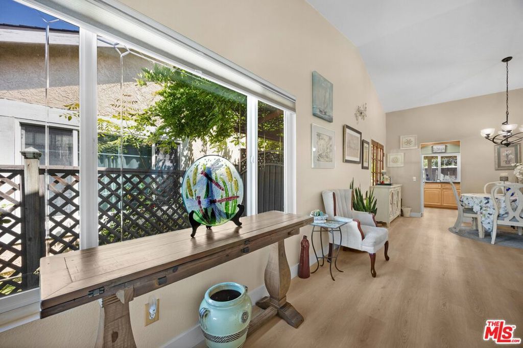 listing image 130723136057163597920