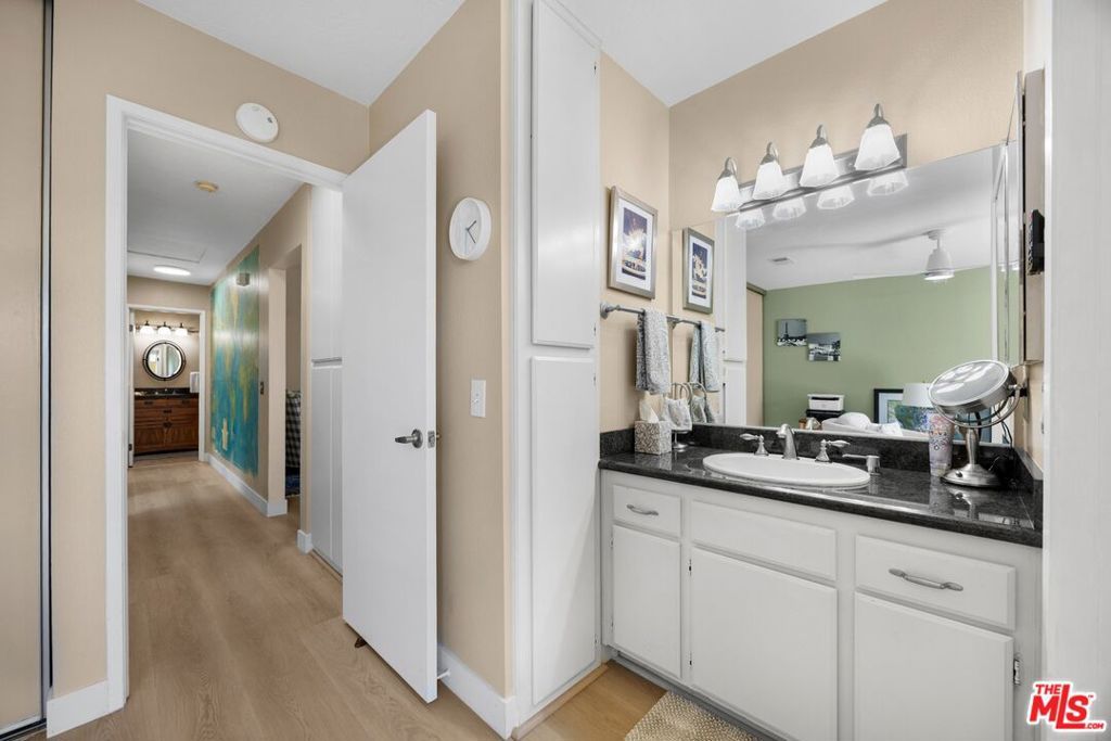 listing image 130727302875578464831