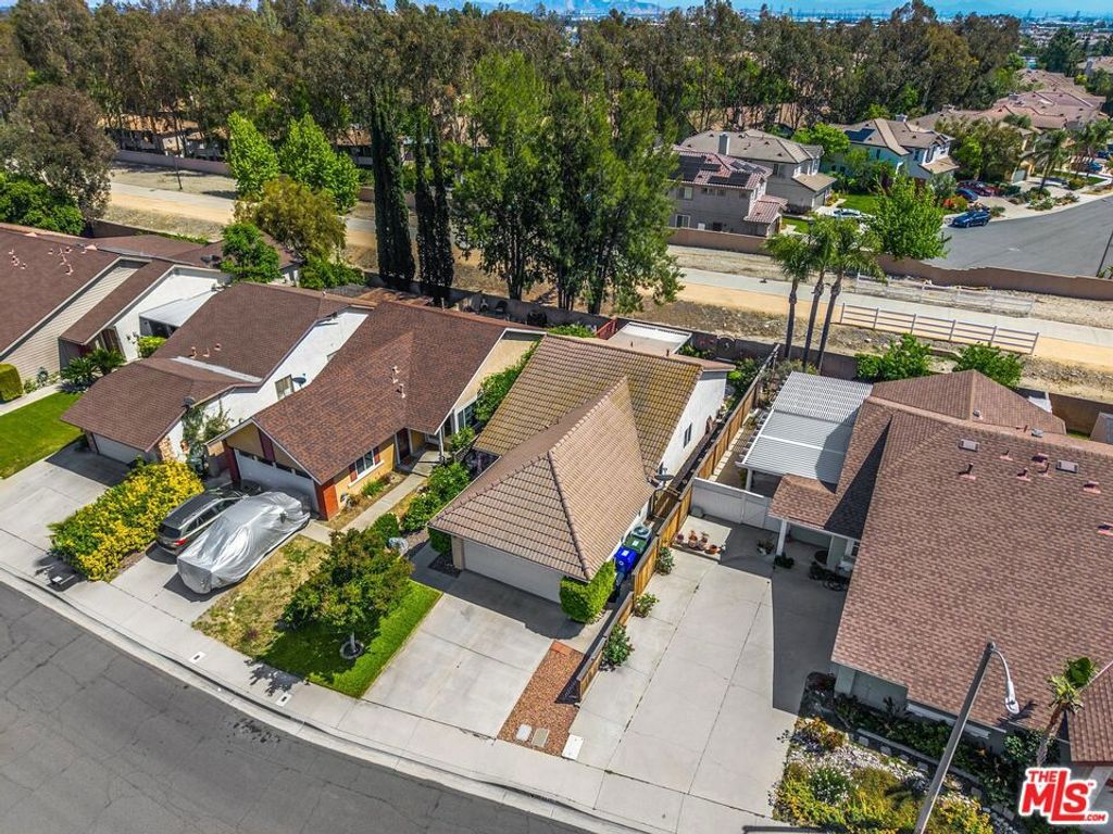listing image 130726282407063347383