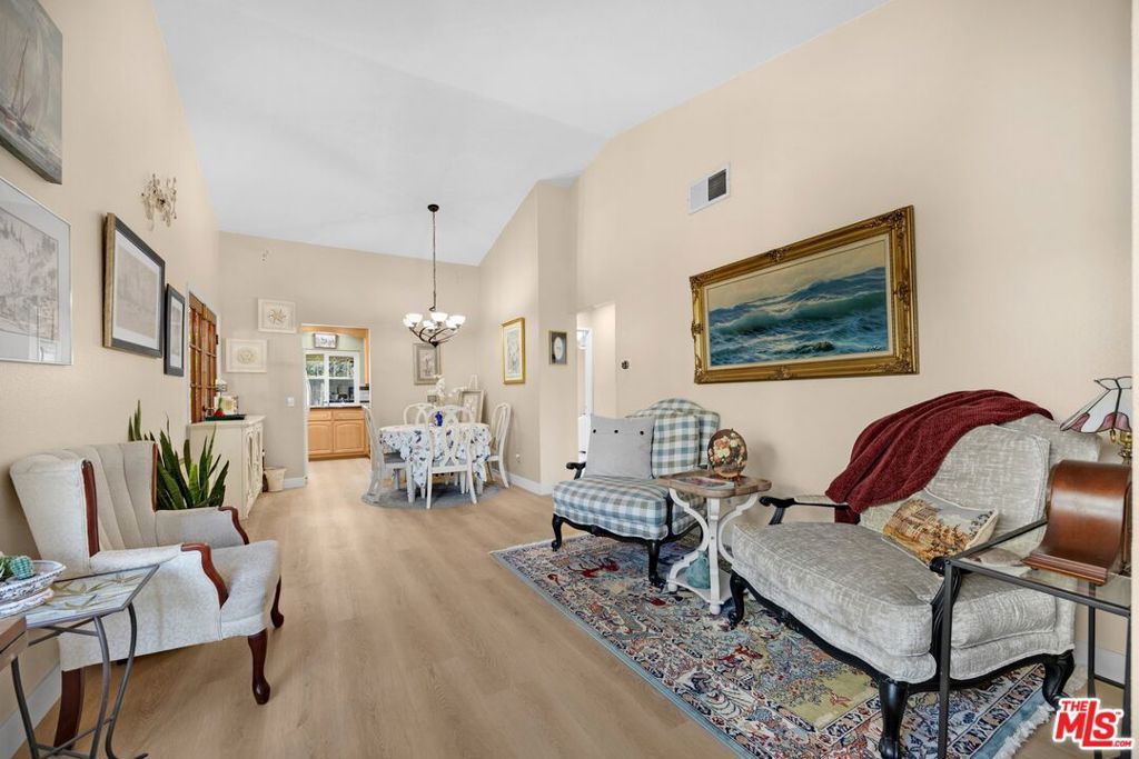 listing image 130728569682651714675