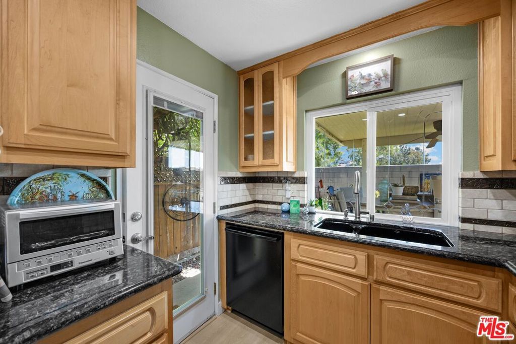 listing image 130729666106180736535