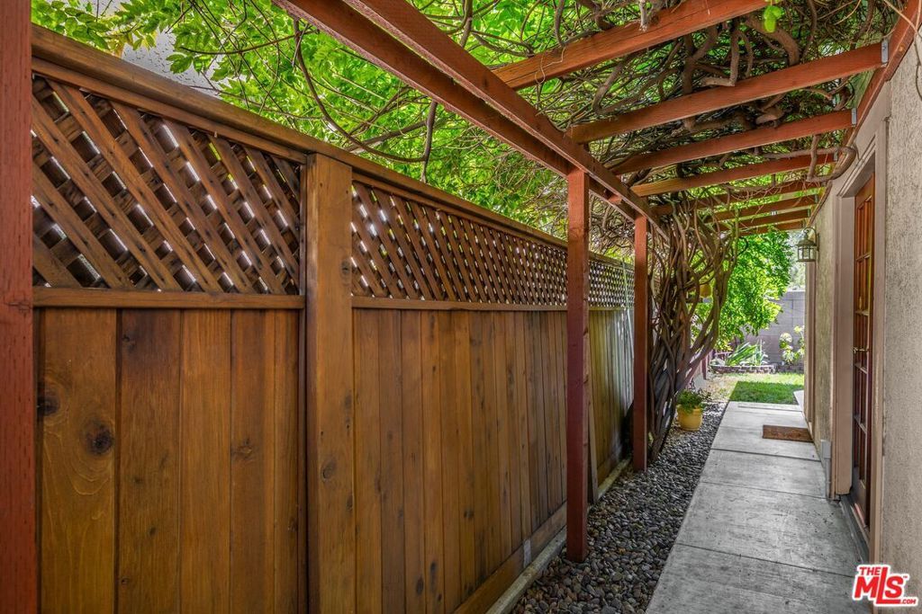 listing image 130728531179010064980