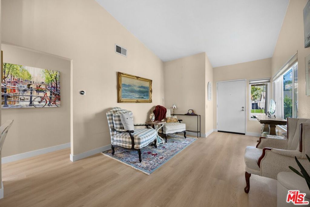 listing image 130720285398864475843