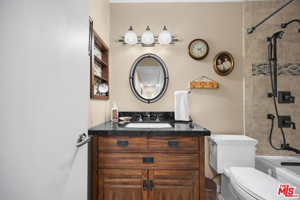 listing image 130723948260377317243