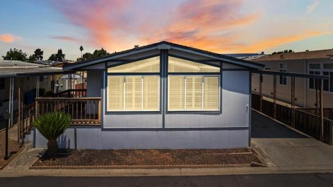 Photo of 500 W 10th Street, Gilroy, CA 95020 (MLS # ML82039913)