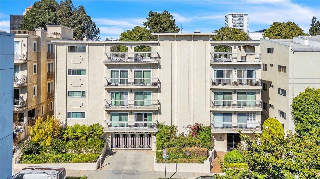 Photo of 2318 Fox Hill Dr #203, Los Angeles, CA 90064 (MLS # AR25176284)