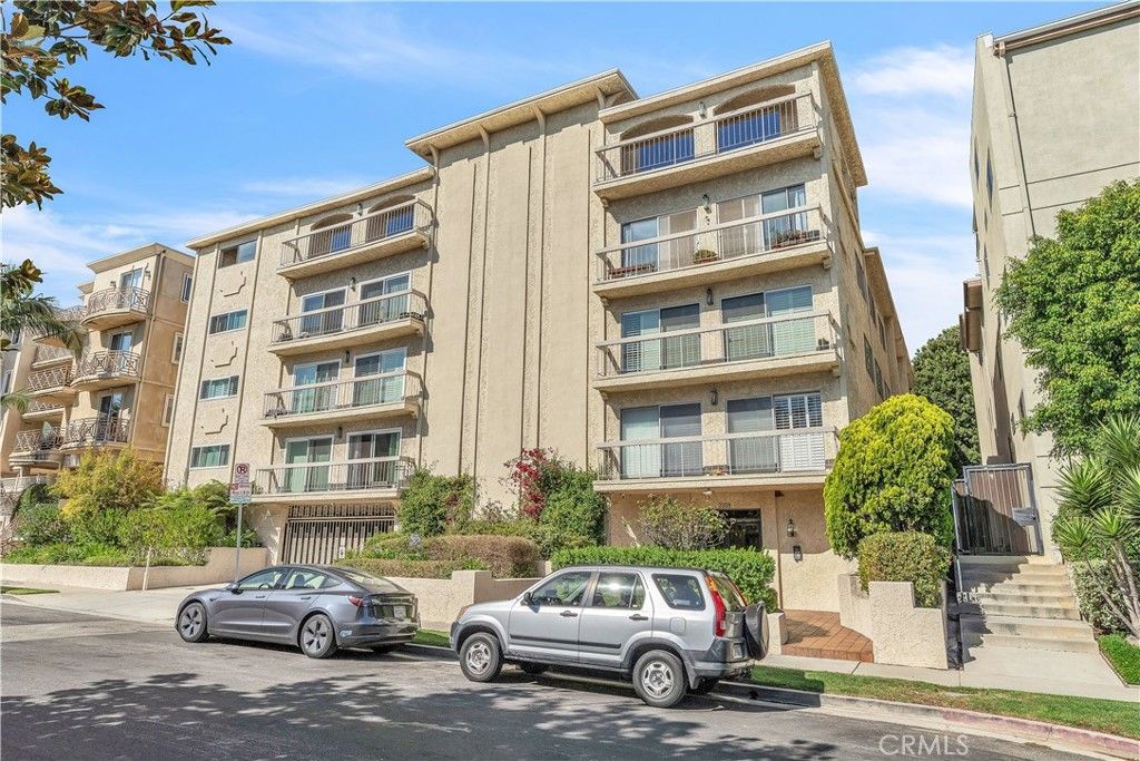 Photo of 2318 Fox Hill Dr #203, Los Angeles, CA 90064 (MLS # AR25176284)