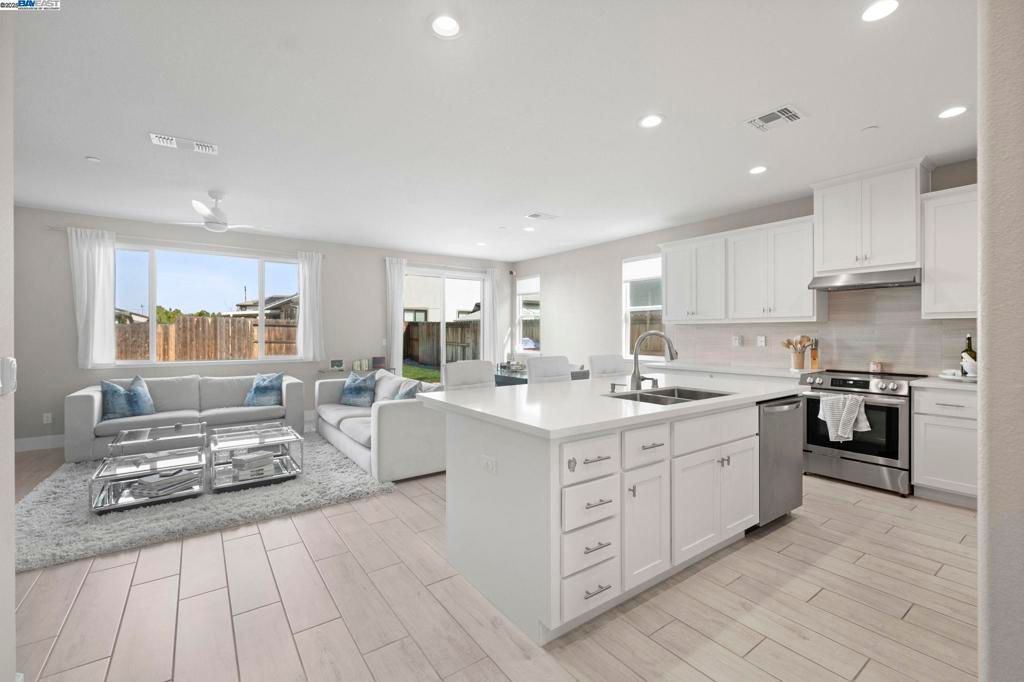 Photo of 1605 Radiance Ln Ln, Modesto, CA 95356 (MLS # 41115964)