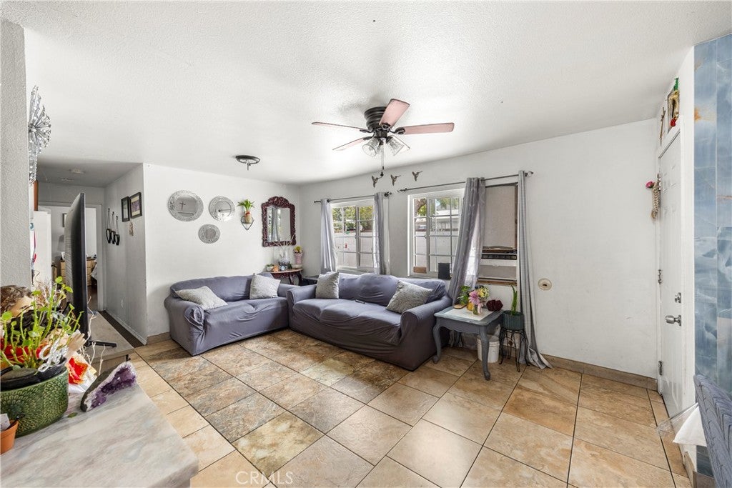 1219 S Downey