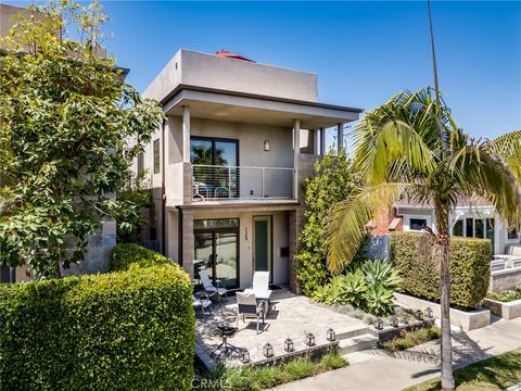 Photo of 129 Dolphin Ave, Seal Beach, CA 90740 (MLS # OC26084734)