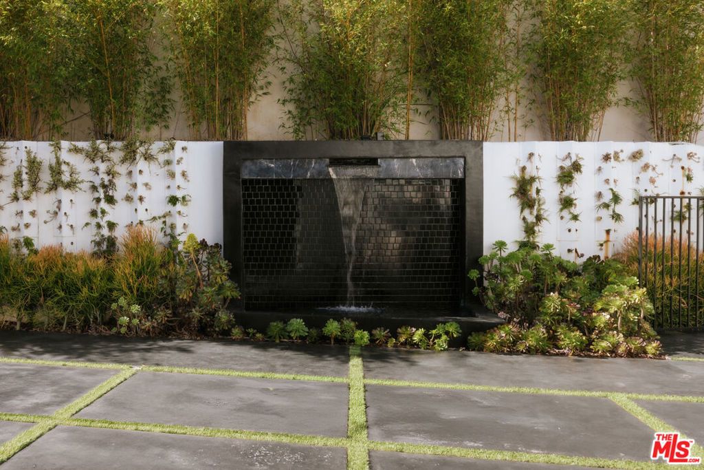 Photo of 9852 San Circle, Beverly Hills, CA 90210 (MLS # 26656819)