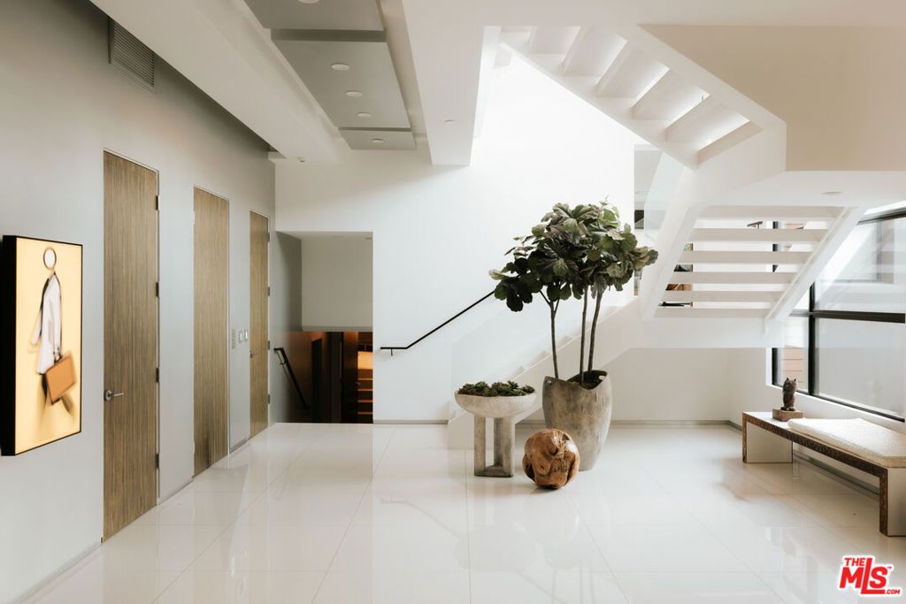 Photo of 9852 San Circle, Beverly Hills, CA 90210 (MLS # 26656819)