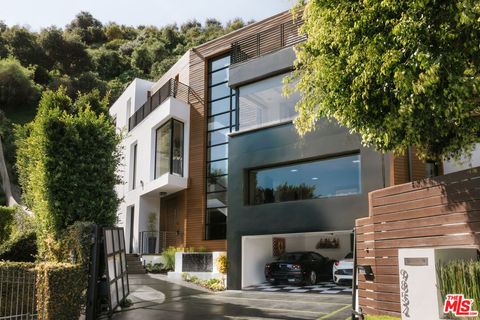 Photo of 9852 San Circle, Beverly Hills, CA 90210 (MLS # 26656819)