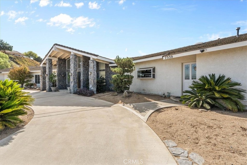 7350 Live Oak