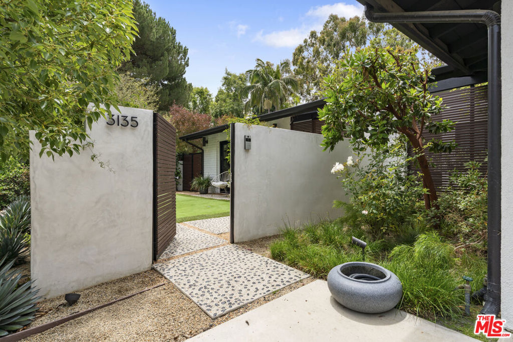 3135 Nichols Canyon Road