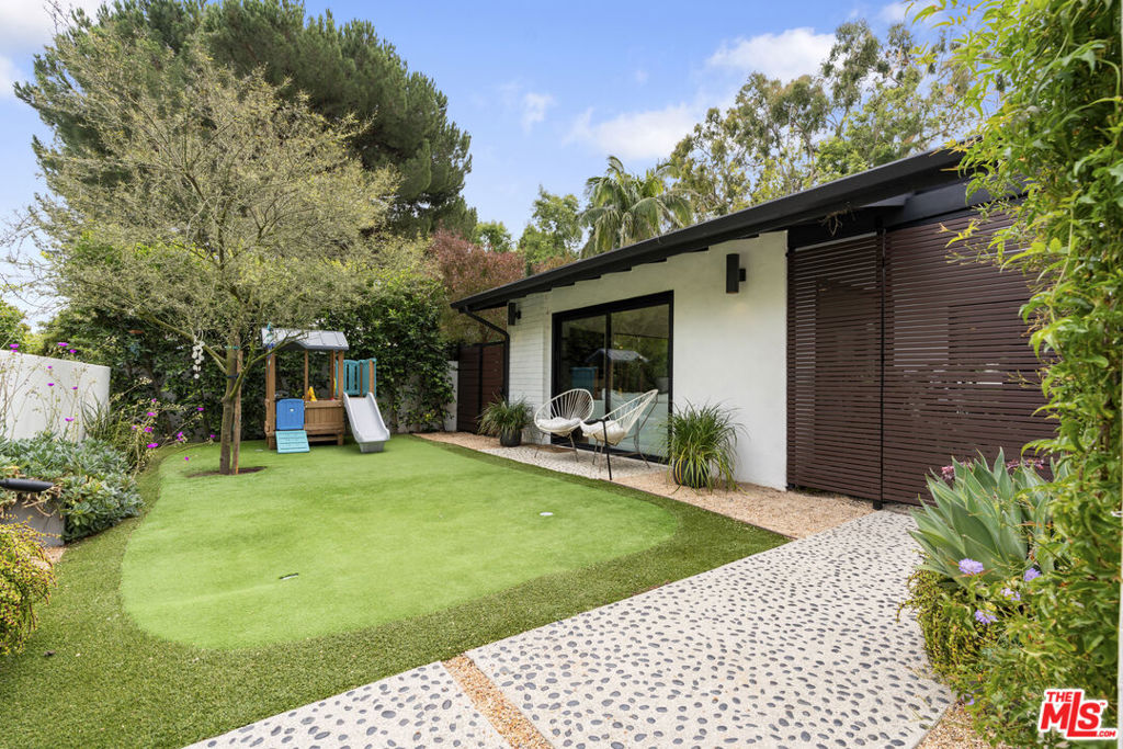 3135 Nichols Canyon Road