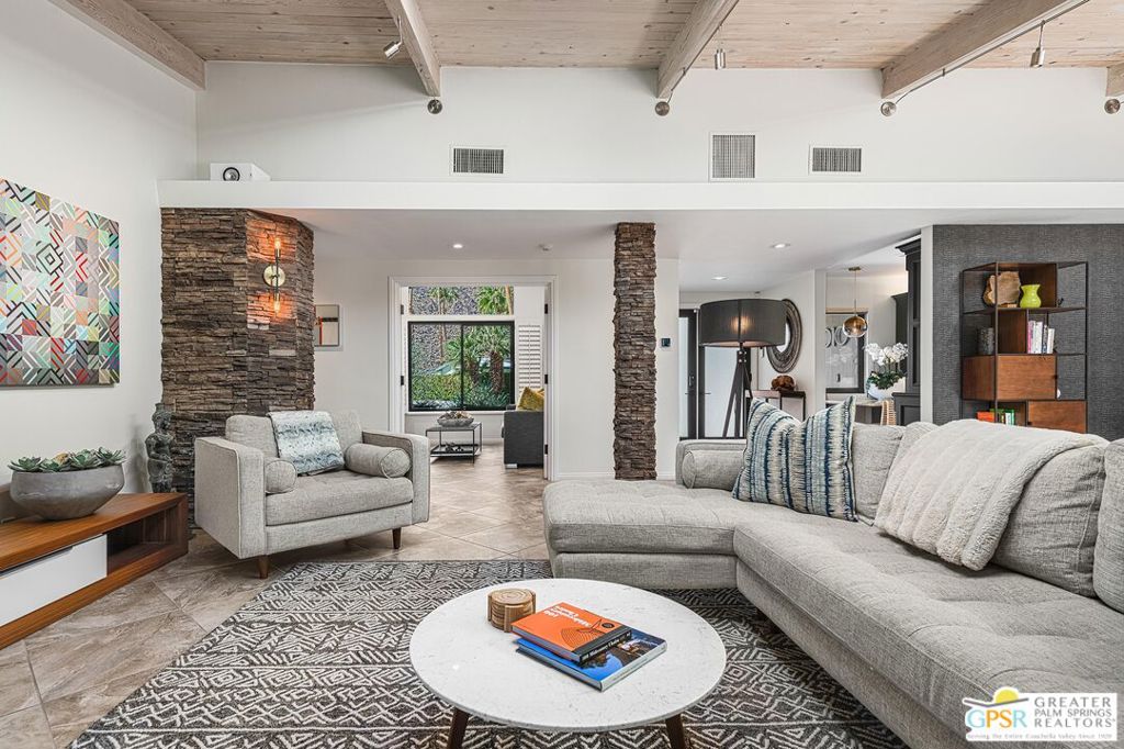 1010 W Friar Court