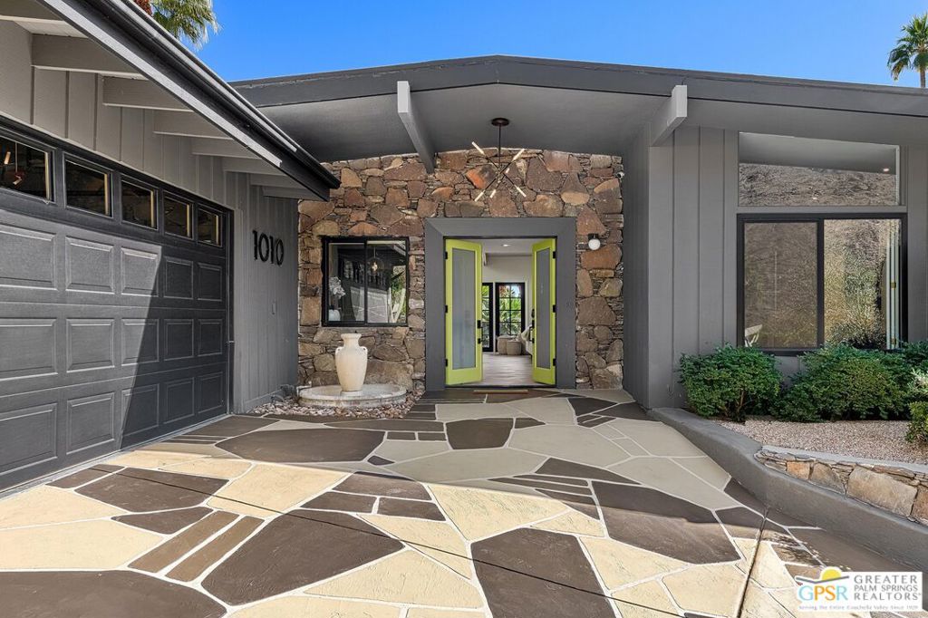 1010 W Friar Court