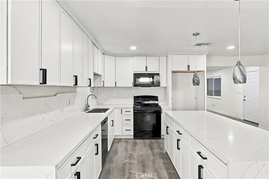 705 N Pepper