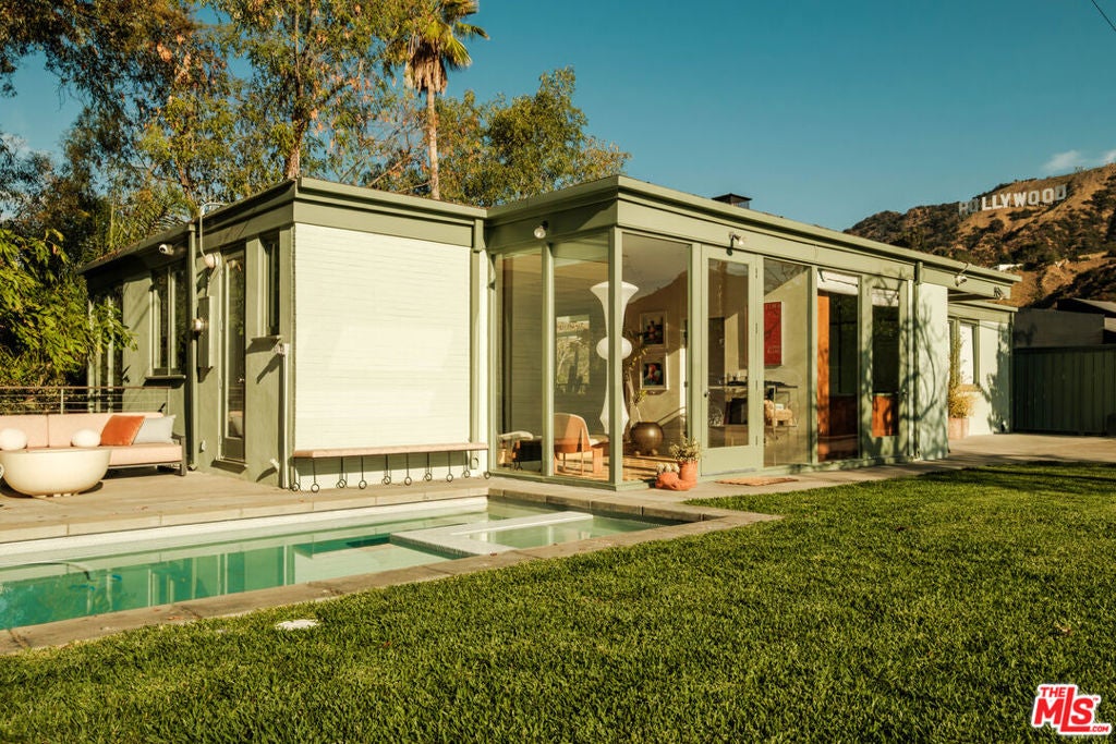 3132 Hollyridge Drive