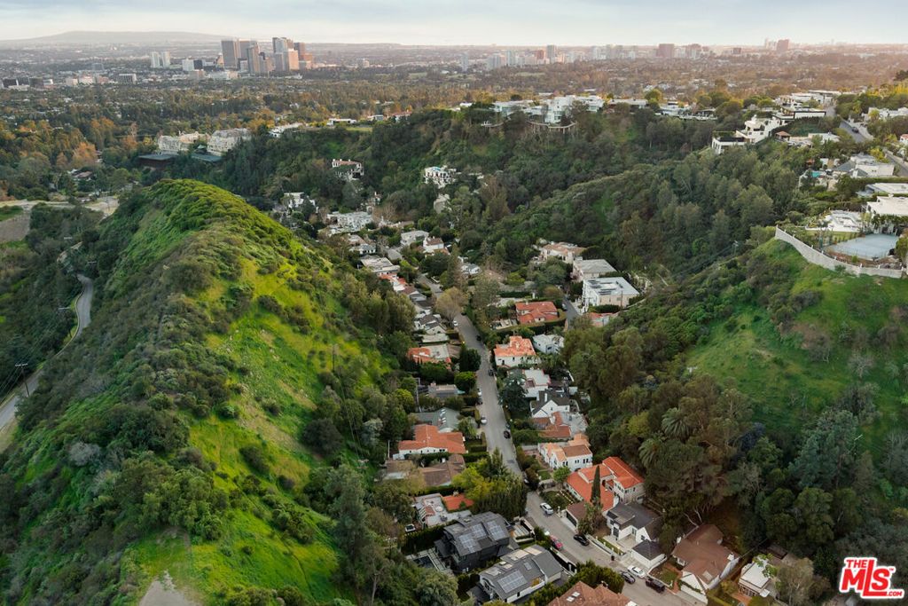 Photo of 1518 N Beverly Drive, Beverly Hills, CA 90210 (MLS # 26647107)