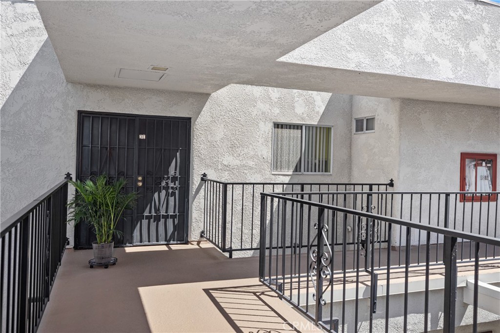 2369 Via Mariposa E 3C