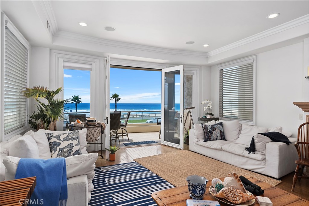 2118 Pacific Coast