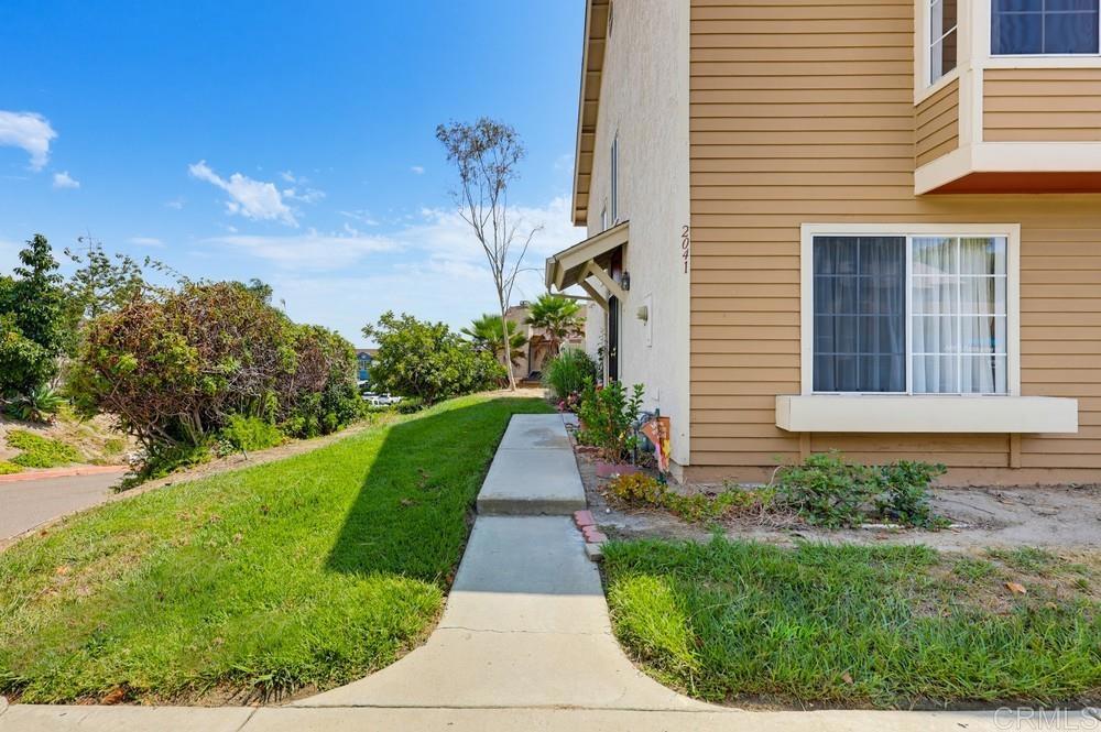 2041 MANZANA Way