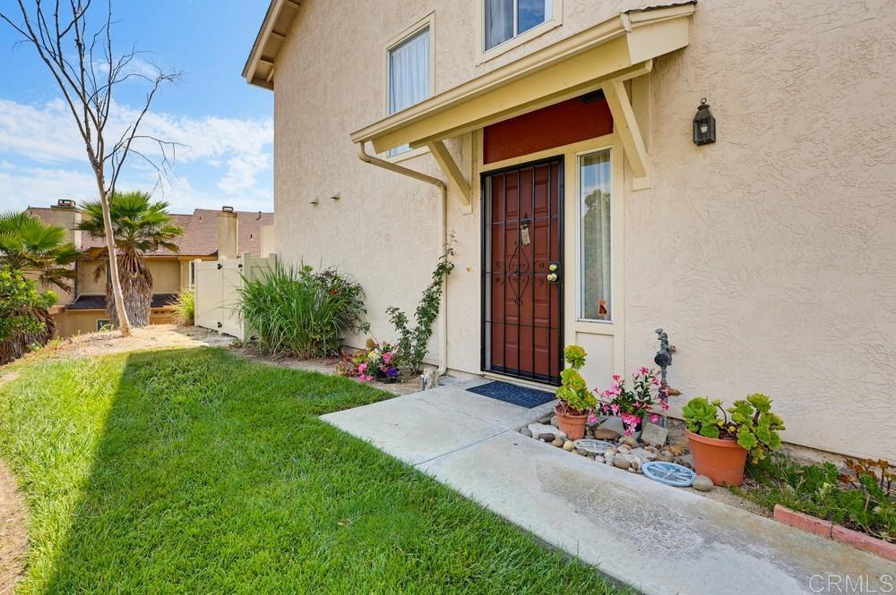 2041 MANZANA Way