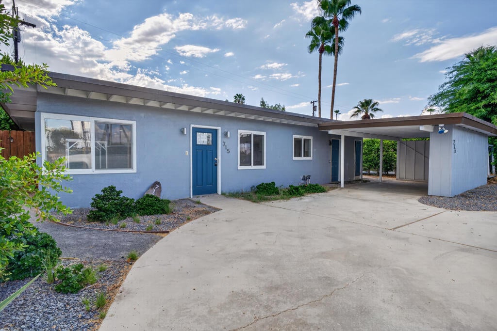 715 N Sunrise Way