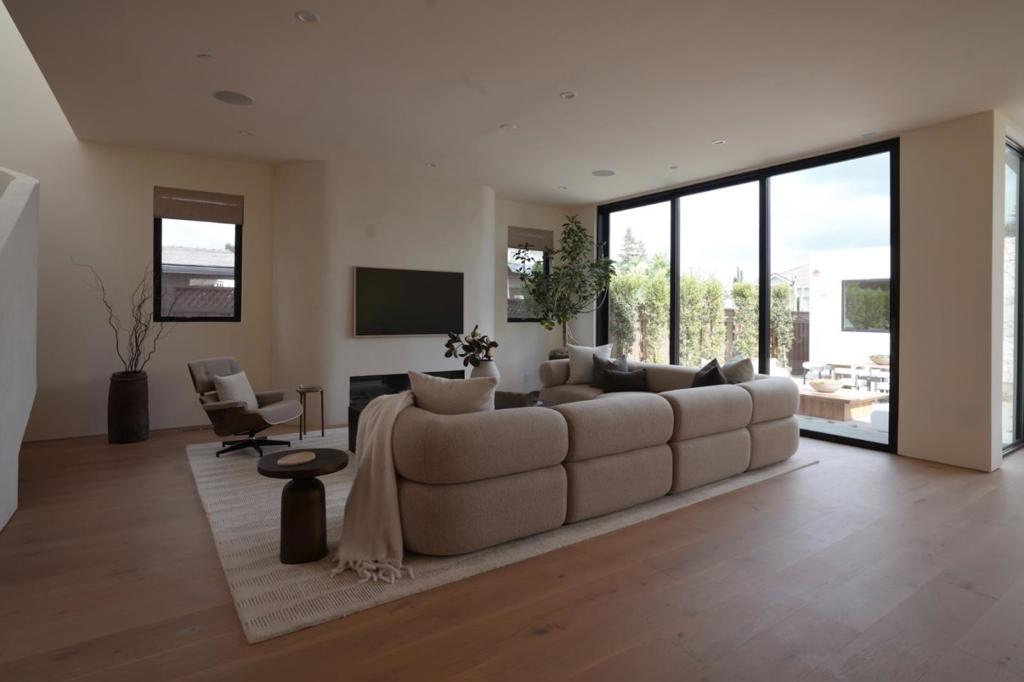 Properties 4 15750 Loma Vista Avenue