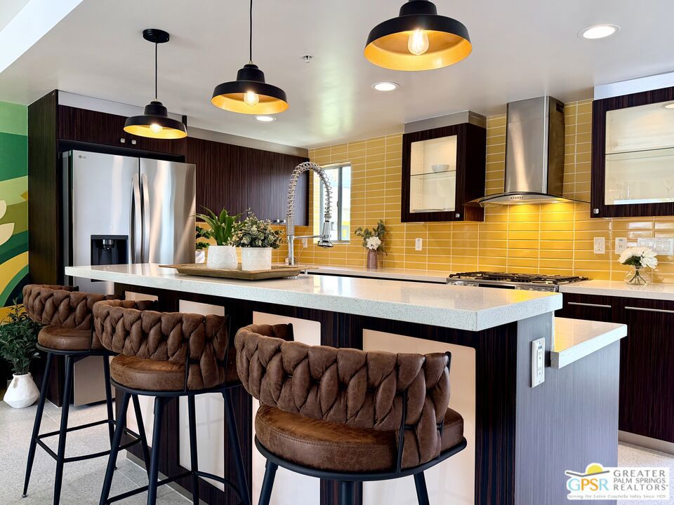 588 E San Lorenzo Road 201