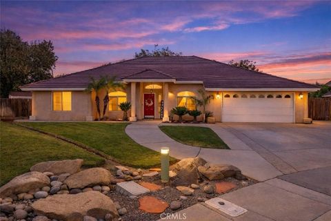 594 Diana Court Hanford CA 93230